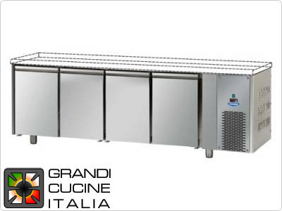  Tavolo frigorifero - GN 1/1 - Temperatura -18°C / -22°C - Quattro sportelli - Vano motore destro - Senza piano di lavoro