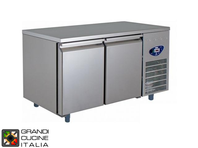  Tavolo frigorifero - Profondità 60 Cm - Temperatura -10°C / -25°C - Due sportelli - Vano motore Destro - Piano di lavoro Liscio - Refrigerazione Ventilata