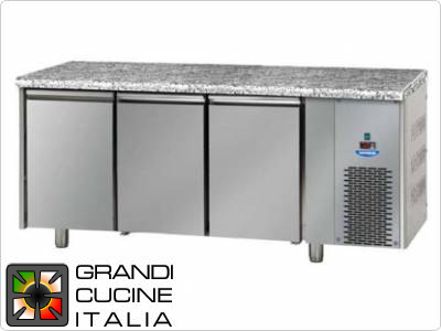  Tavolo frigorifero - GN 1/1 - Temperatura -18°C / -22°C - Tre sportelli - Vano motore destro - Piano di lavoro in pietra