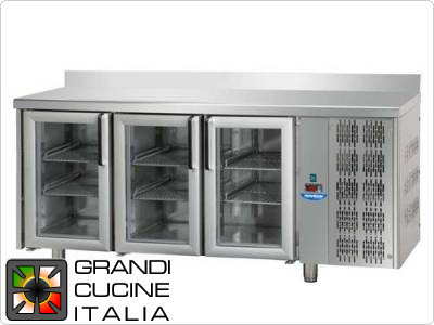  Refrigerated counters - GN 1/1 - Temperature 0°C / +10°C - Three doors - Engine compartment on the right - Worktop with splashback  - Ventilated cooling -  Glass doors