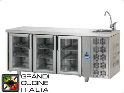 Refrigerated counters - GN 1/1 - Temperature 0°C / +10°C - Three doors - Engine compartment on the right - Worktop with sink - Ventilated cooling -  Glass doors