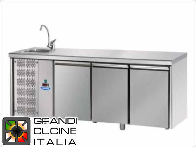  Refrigerated counters - GN 1/1 - Temperature 0°C / +10°C - Three doors - Engine compartment on the left - Worktop with sink - Ventilated cooling