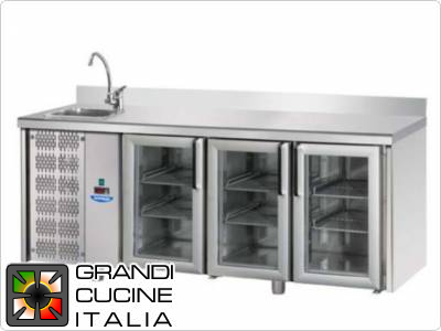  Refrigerated counters - GN 1/1 - Temperature 0°C / +10°C - Three doors - Engine compartment on the left - Worktop with sink and backsplash - Ventilated cooling -  Glass doors