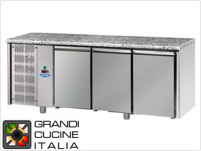  Tavolo frigorifero - GN 1/1 - Temperatura 0°C / +10°C - Tre sportelli - Vano motore sinistro -  Piano di lavoro in pietra - Refrigerazione ventilata