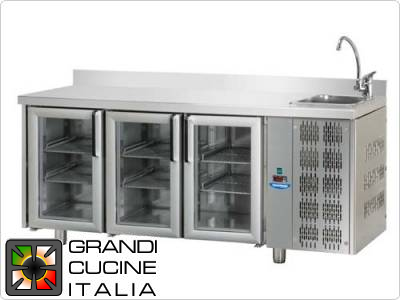  Refrigerated counters - GN 1/1 - Temperature 0°C / +10°C - Three doors - Engine compartment on the right - Worktop with sink and backsplash - Ventilated cooling -  Glass doors