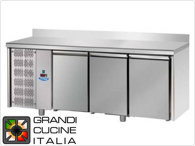  Tavolo frigorifero - GN 1/1 - Temperatura 0°C / +10°C - Tre sportelli - Vano motore sinistro -  Piano di lavoro con alzatina - Refrigerazione ventilata